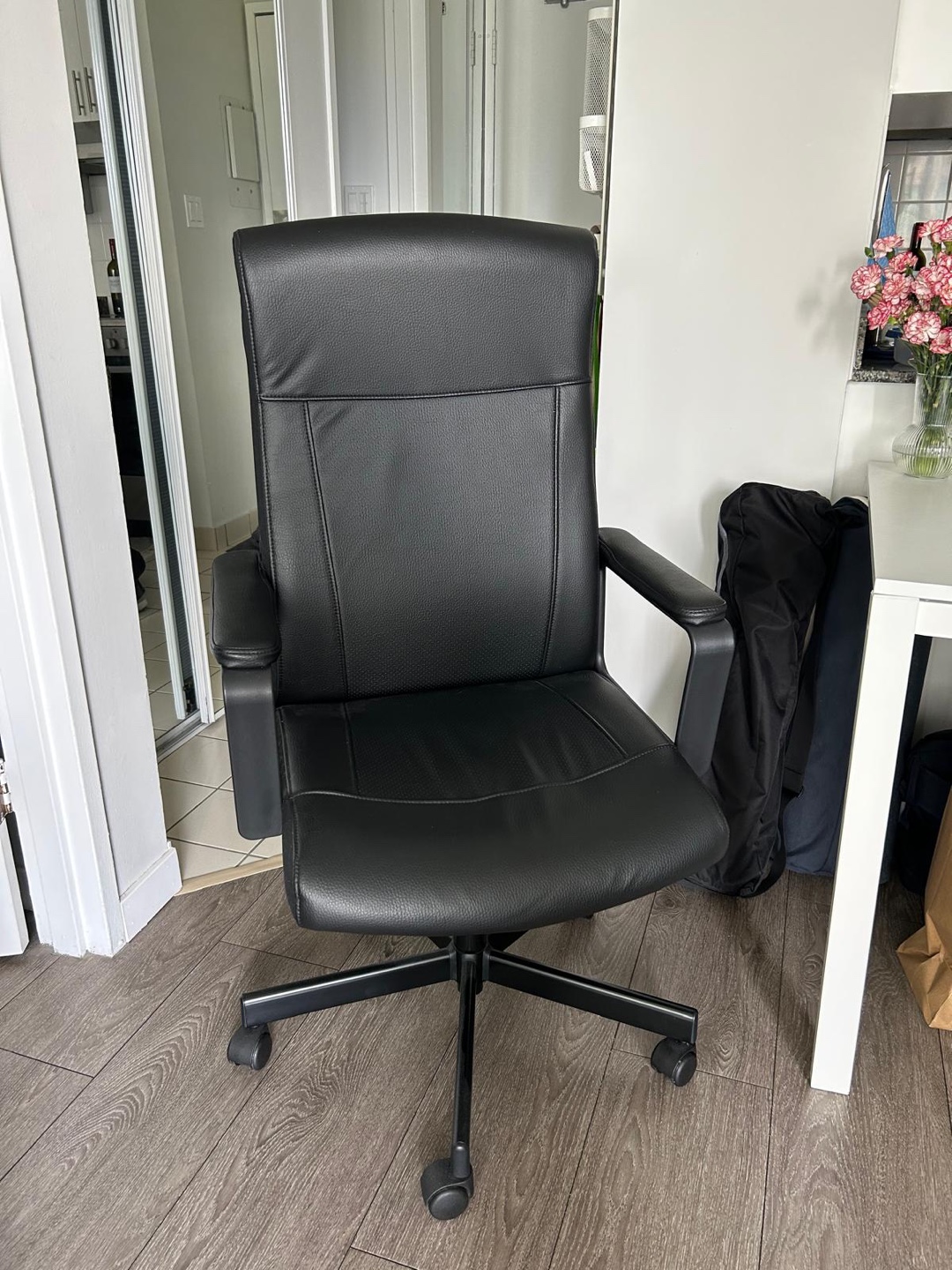 IKEA MILLBERGET Black Swivel Chair - photo 2