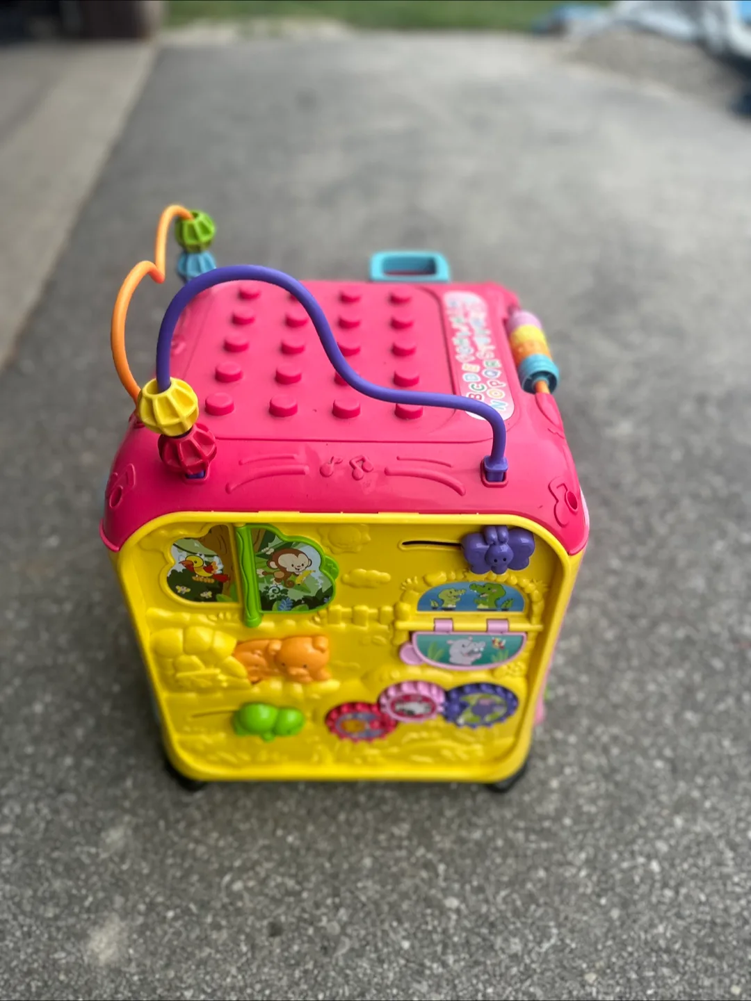 VTech Ultimate Alphabet Activity Cube image indicator(2)