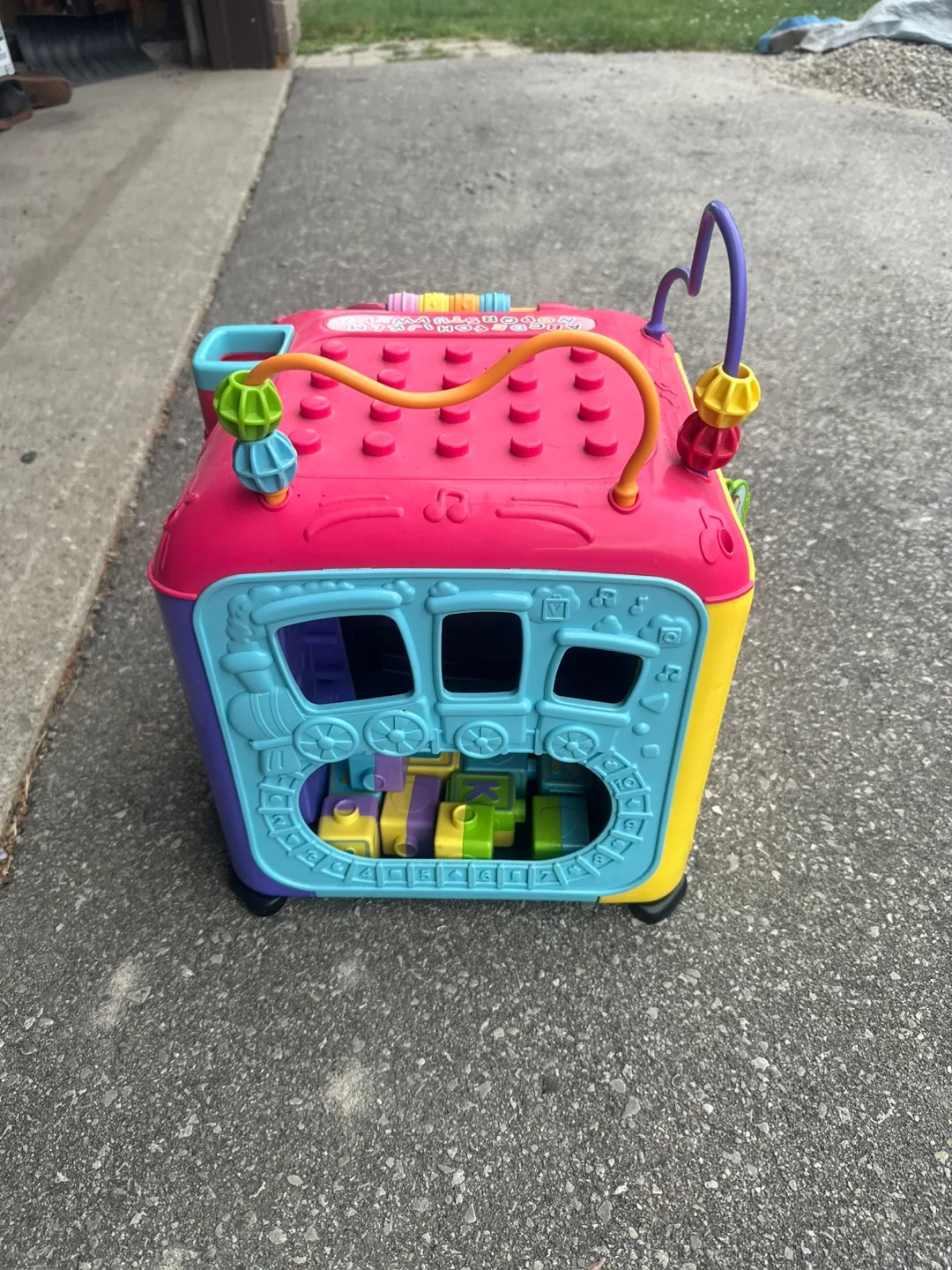 VTech Ultimate Alphabet Activity Cube image indicator(3)