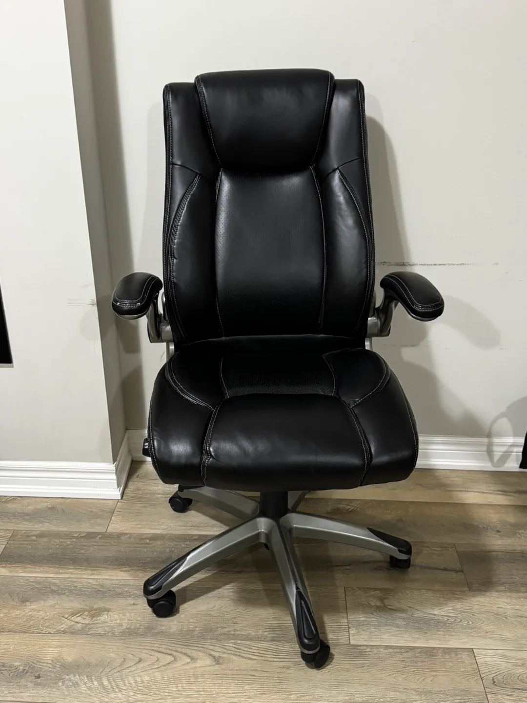 Black Leather Executive Office Chair thumbnail
