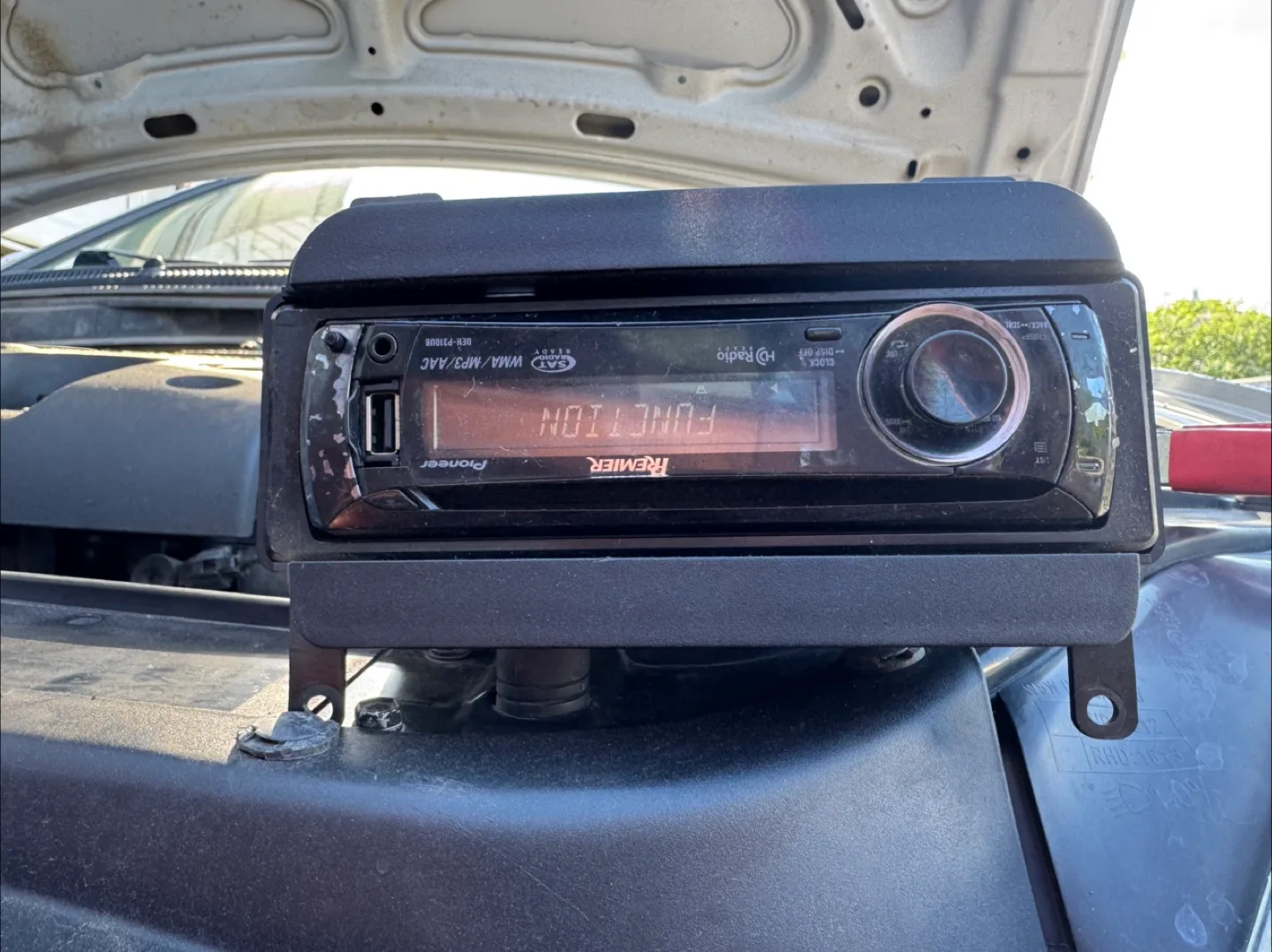 Pioneer DEH-P310UB Car Stereo thumbnail