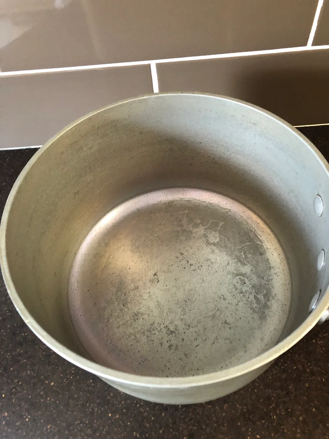 Wear-Ever Aluminum Stock Pot with Handle image indicator(2)