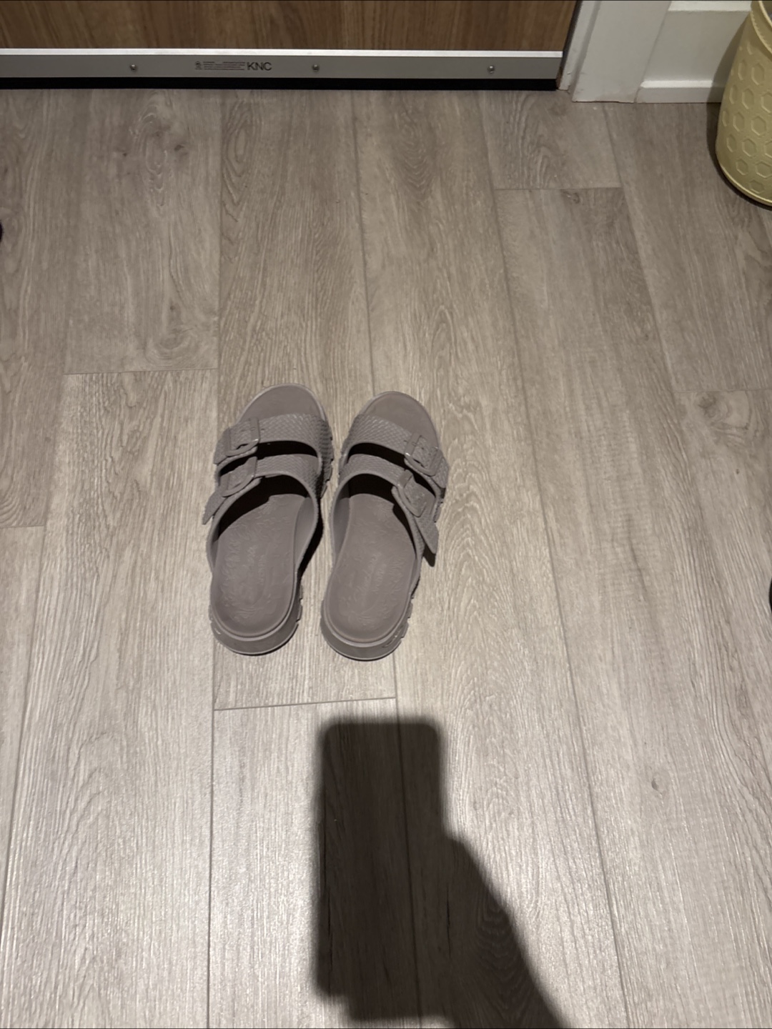 Skechers arch fit size 6🧡