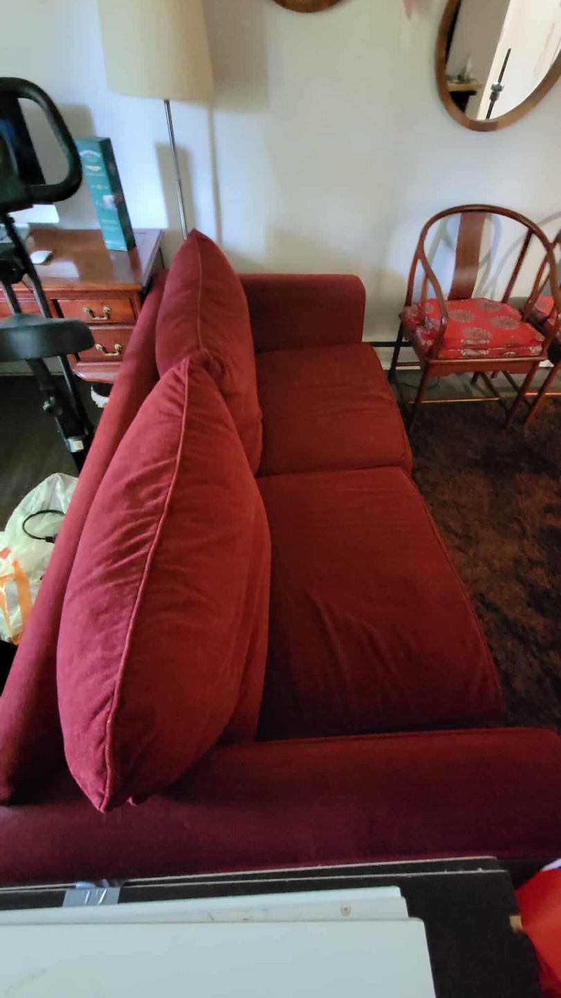 Red couch - photo 3