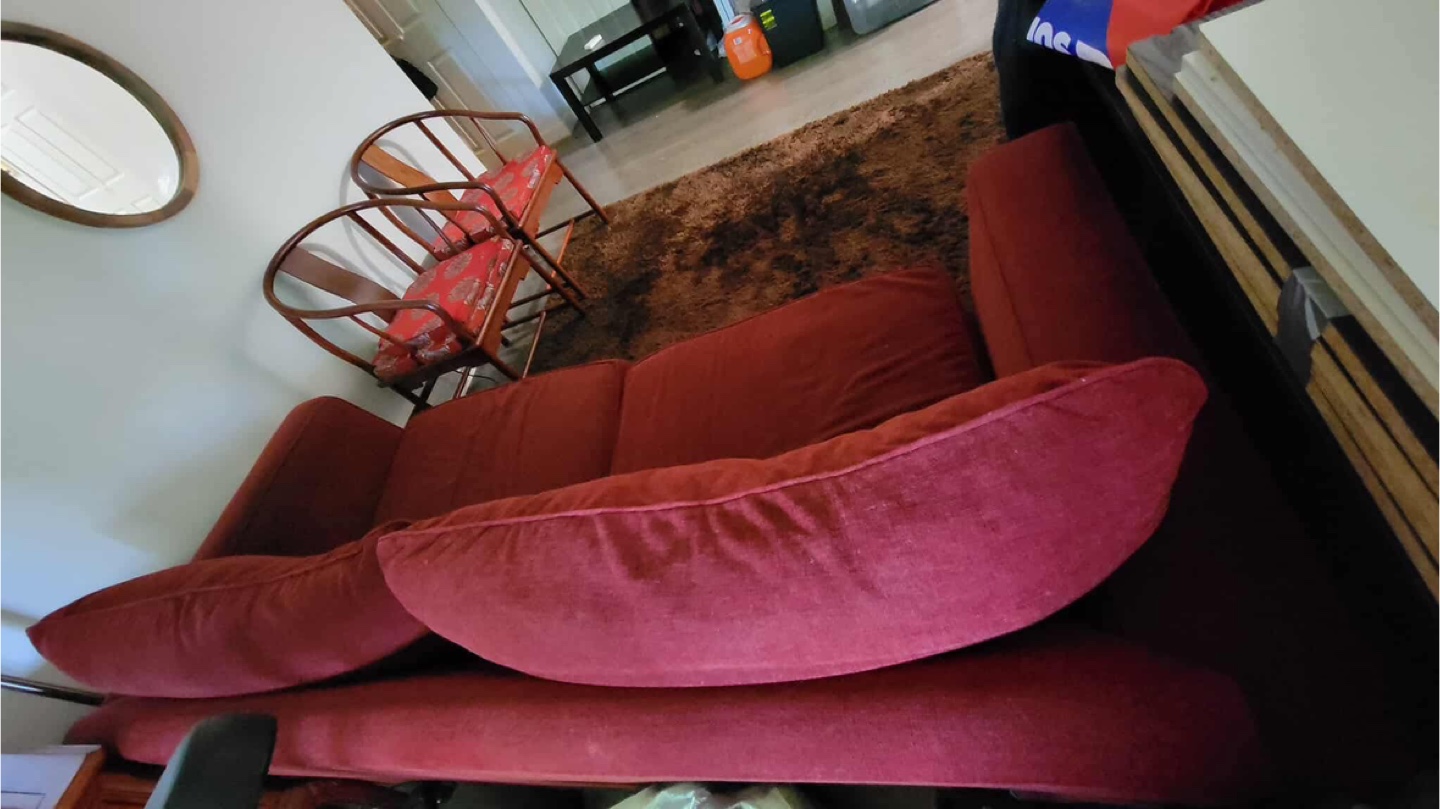 Red couch - photo 4
