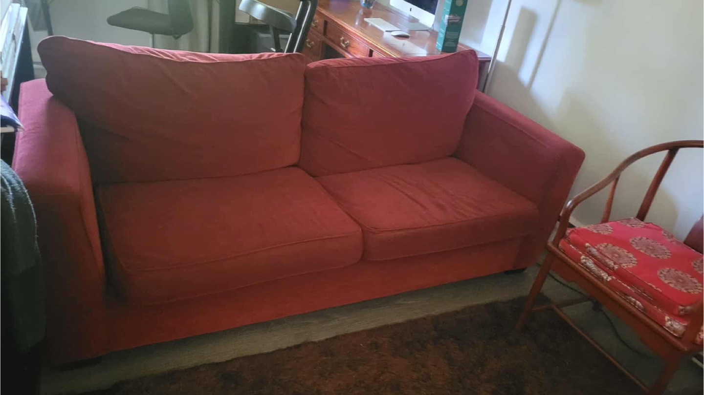 Red couch - photo 2