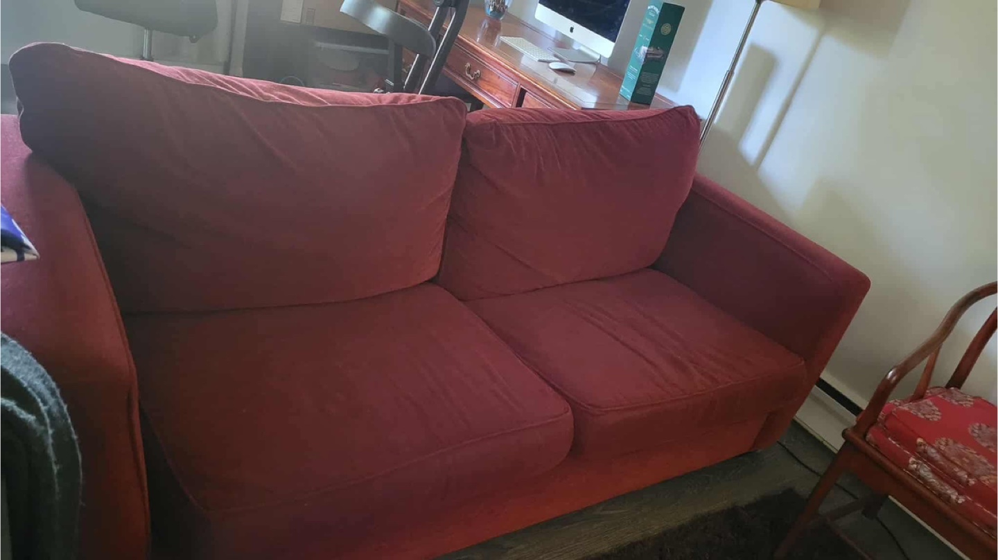 Red couch - photo 5