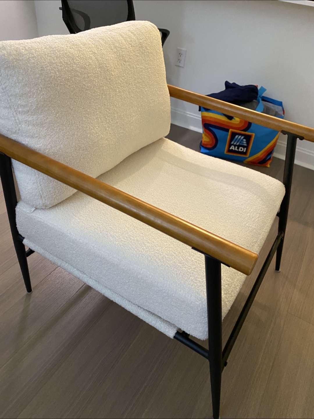 Accent chair. Very comfortable! - photo 2