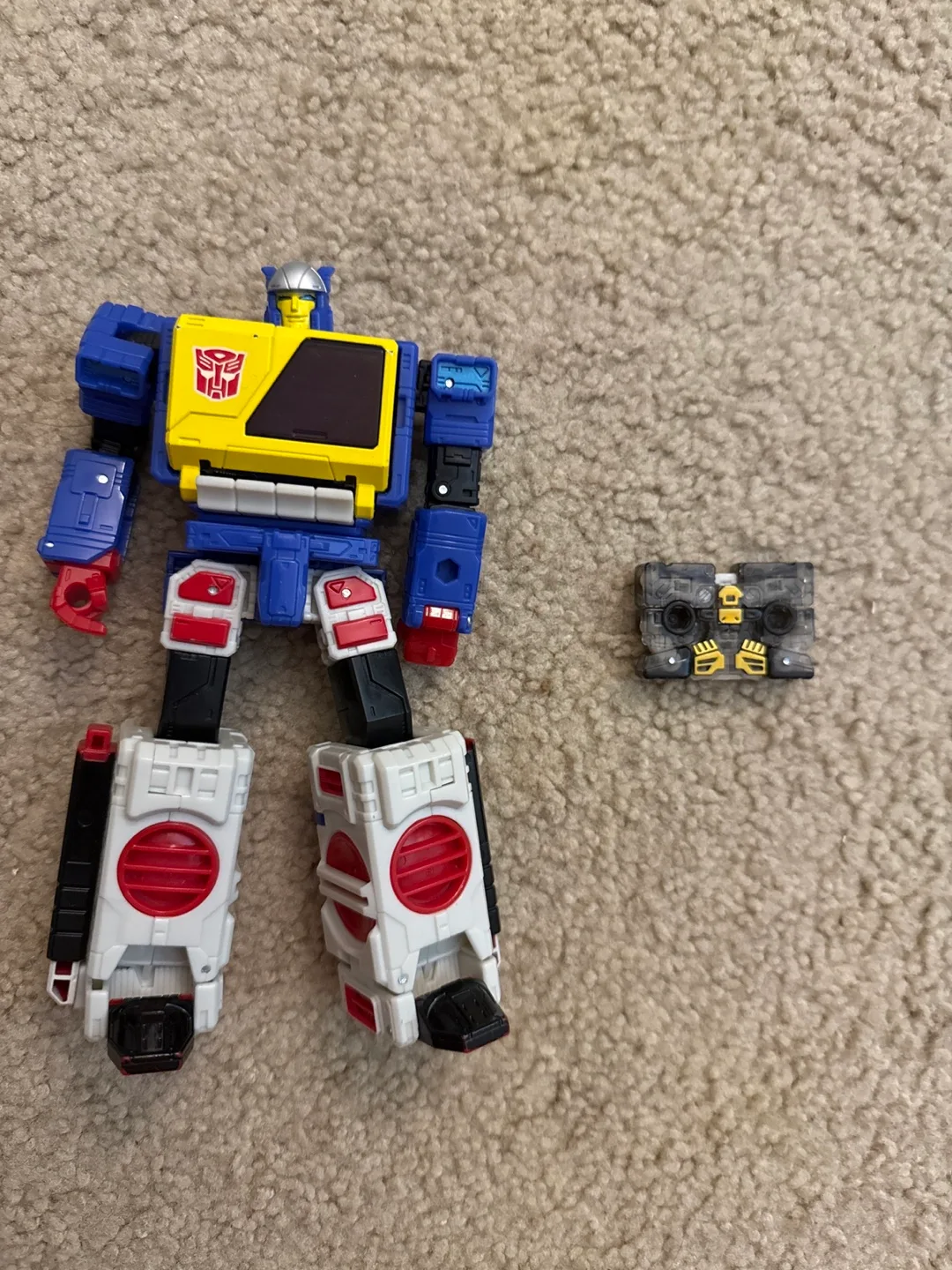 Transformers Legacy Evolution Core Soundblaster thumbnail