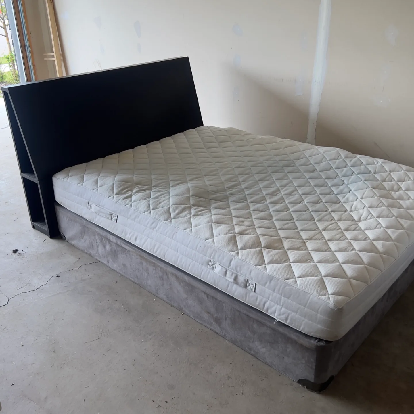 Queen Size Bed thumbnail