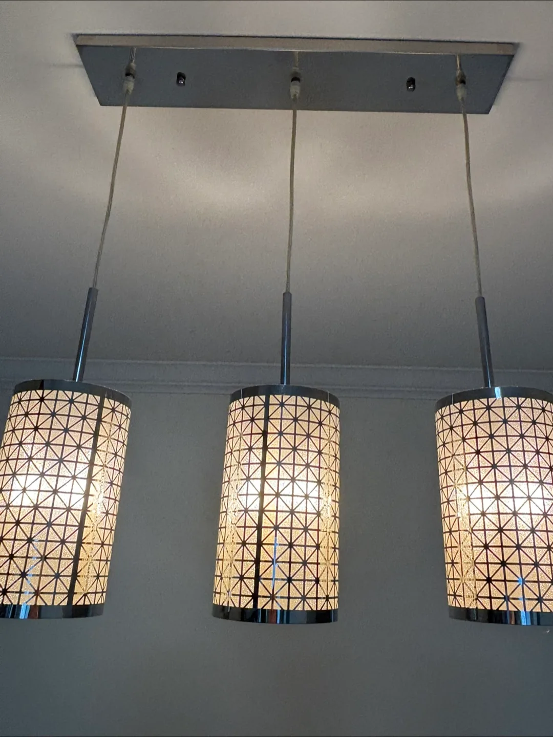 Three-Light Hanging Pendant image indicator(2)