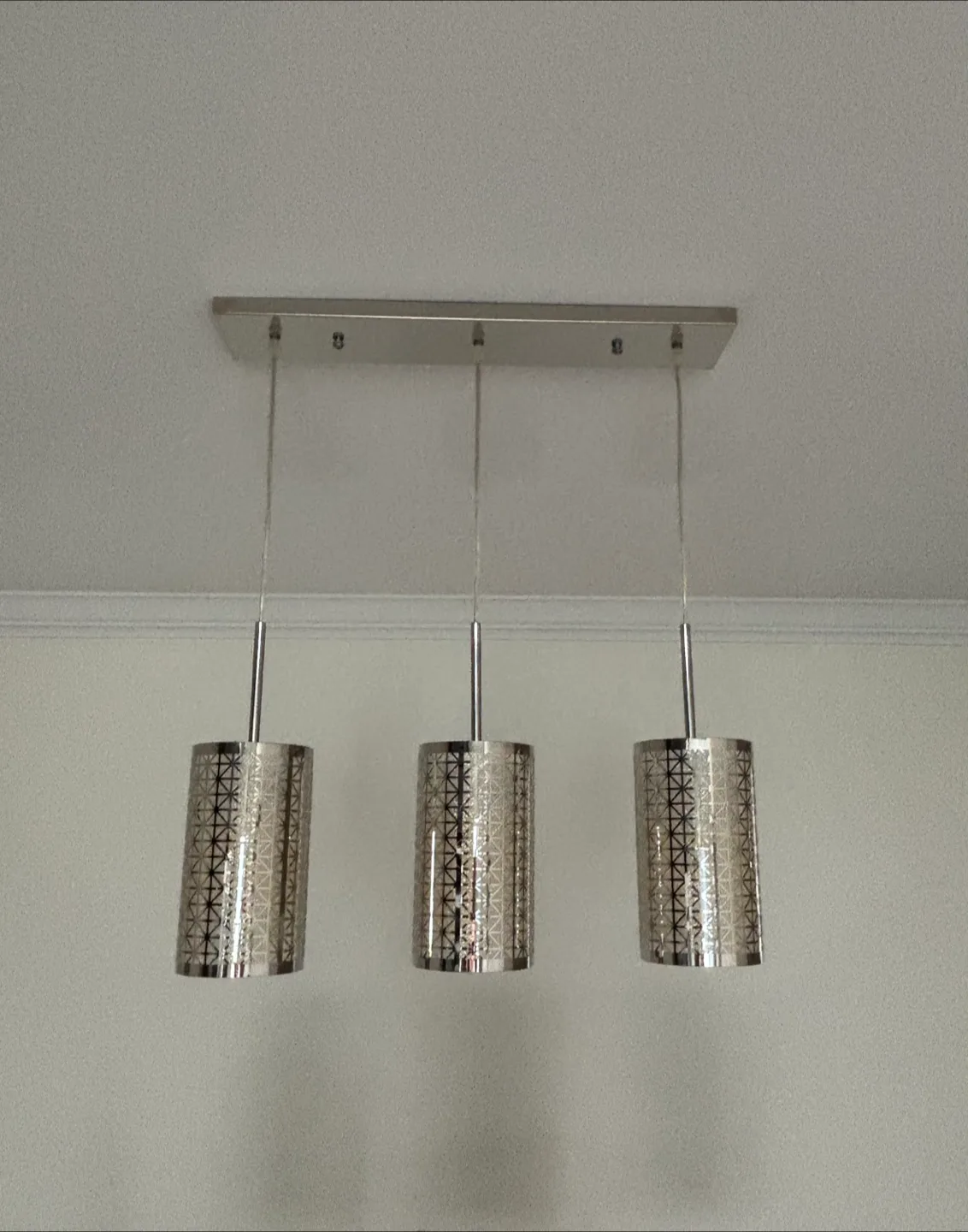 Three-Light Hanging Pendant image indicator(4)