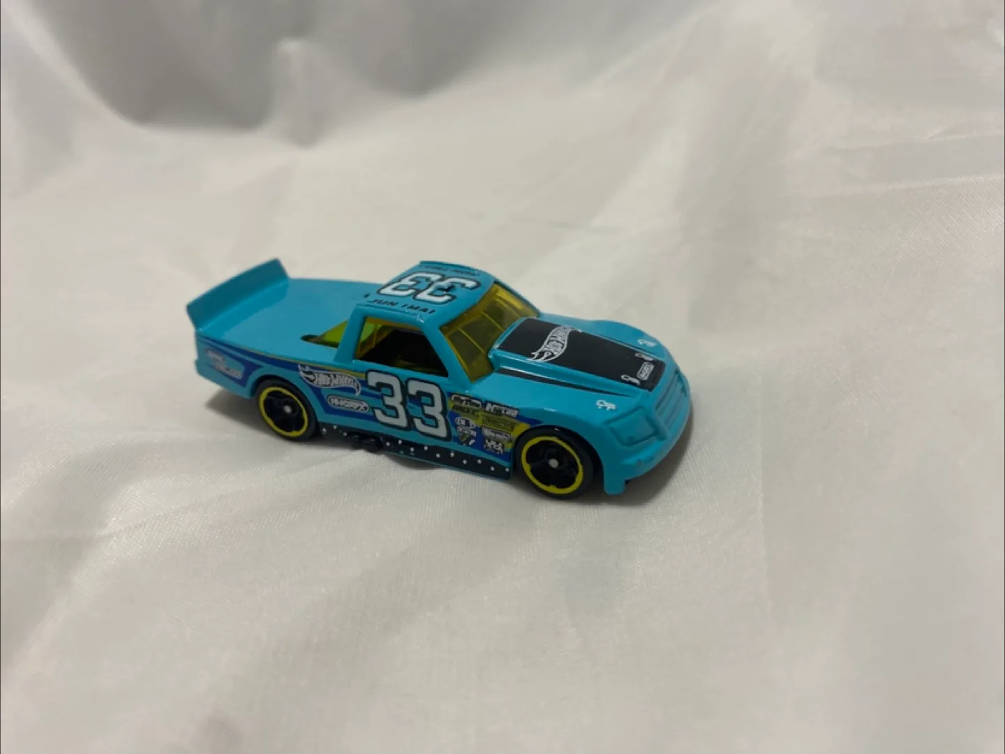 2011 Hot Wheels New Models Circle Trucker #46 Teal image indicator(2)