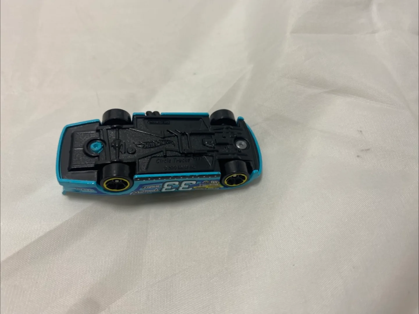 2011 Hot Wheels New Models Circle Trucker #46 Teal image indicator(3)