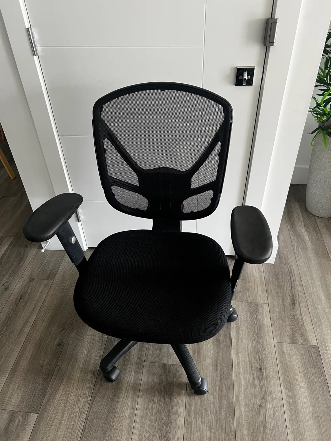 Mesh Office Chair thumbnail