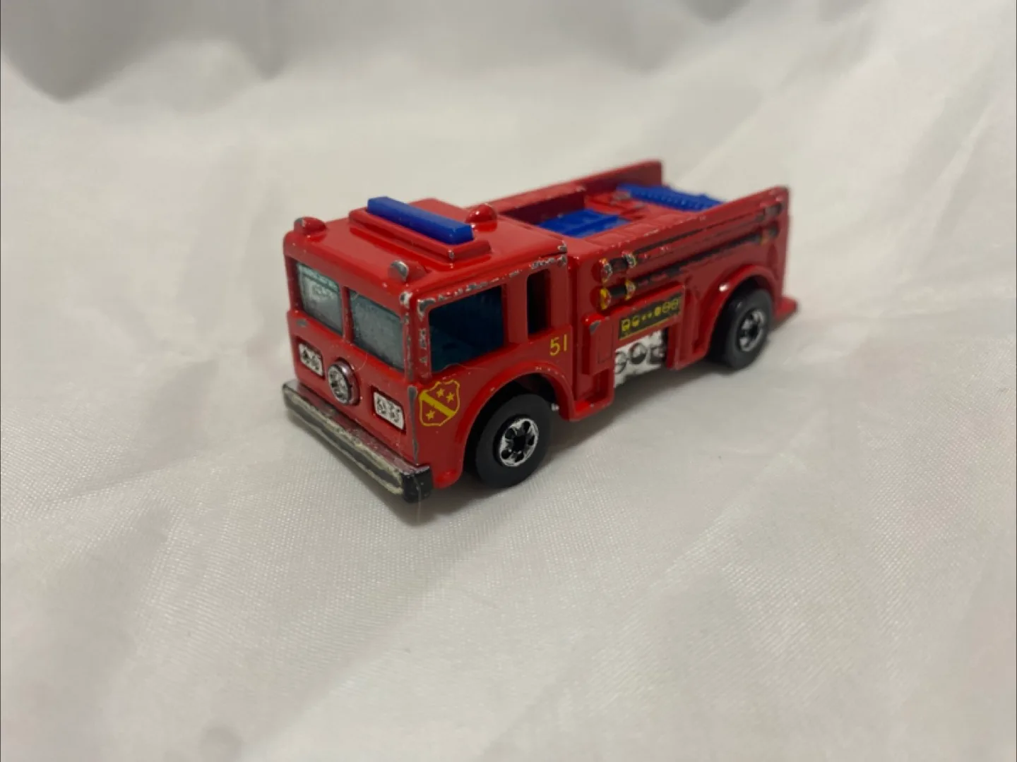 Hot Wheels 1976 Red Fire Eater Rescue Truck 51 Hong Kong thumbnail