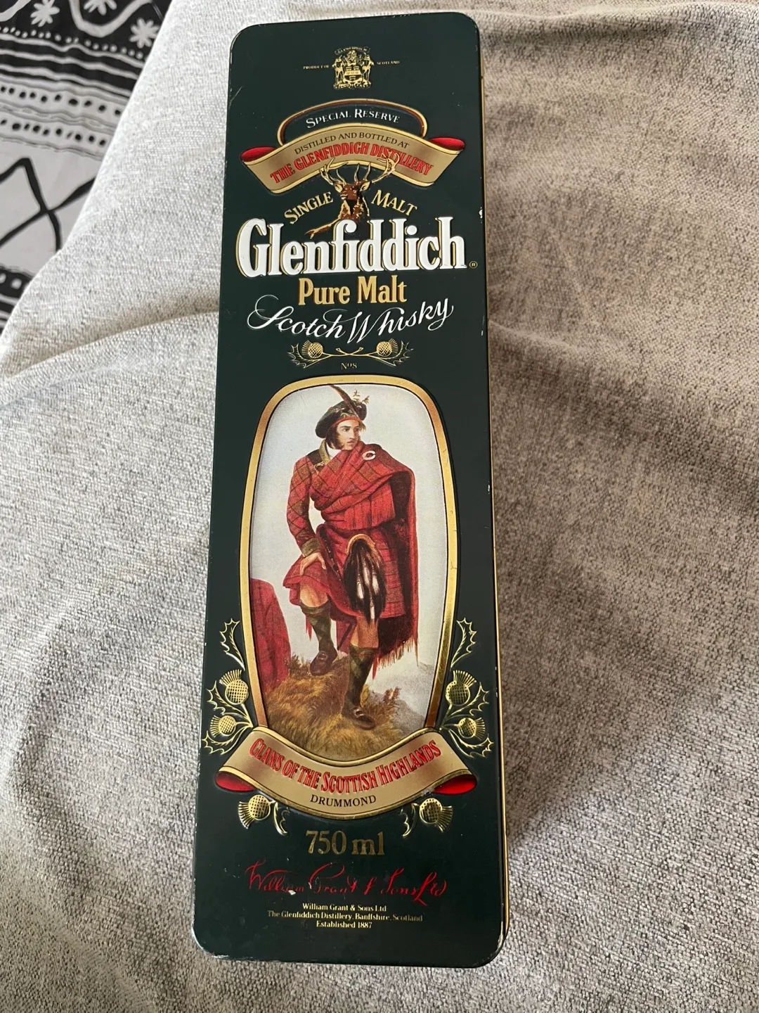Glenfiddich Scotch Whisky emptyTin Box thumbnail