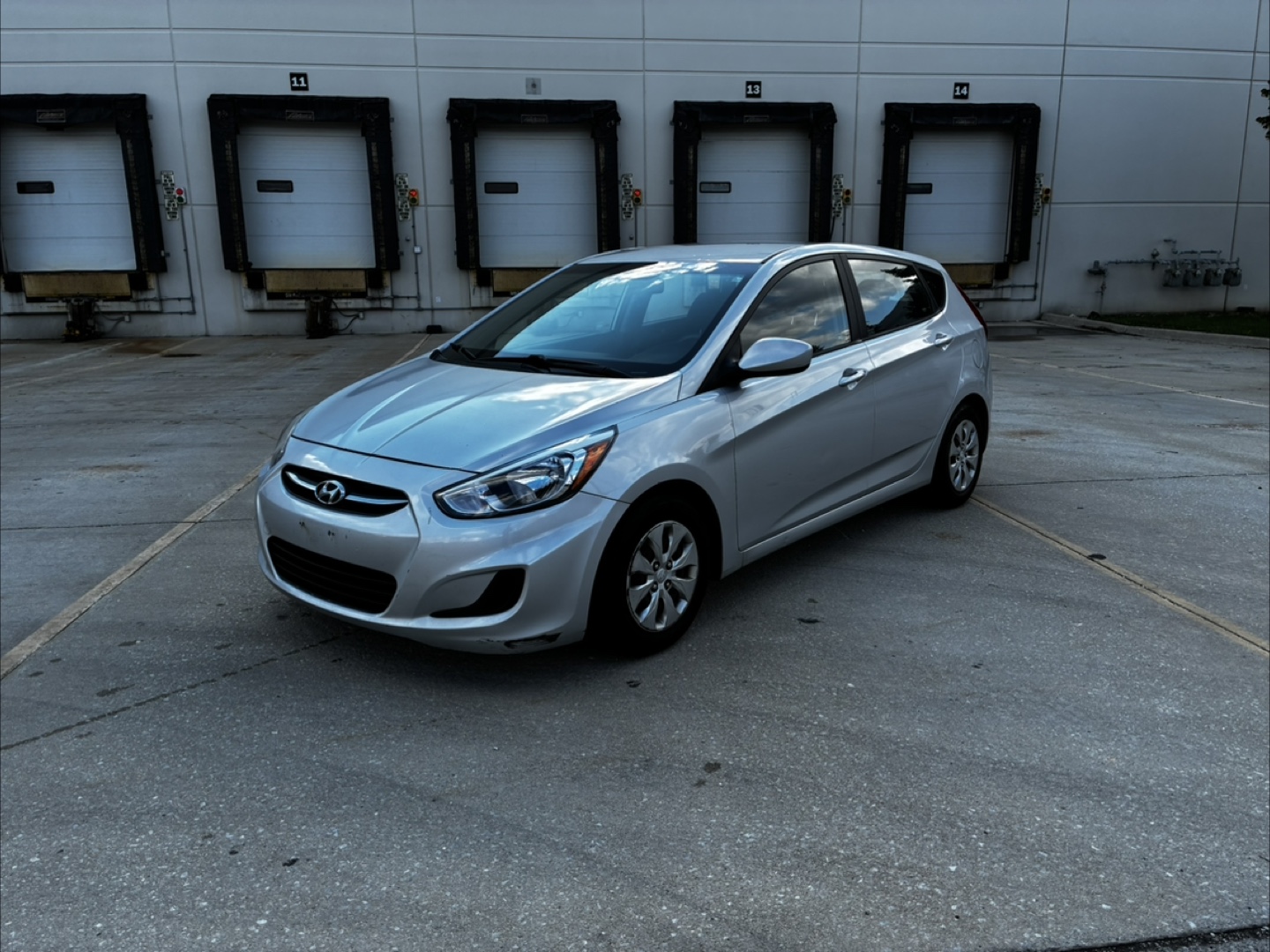 Hyundai Accent Hatchback - Silver 2015 - photo 2