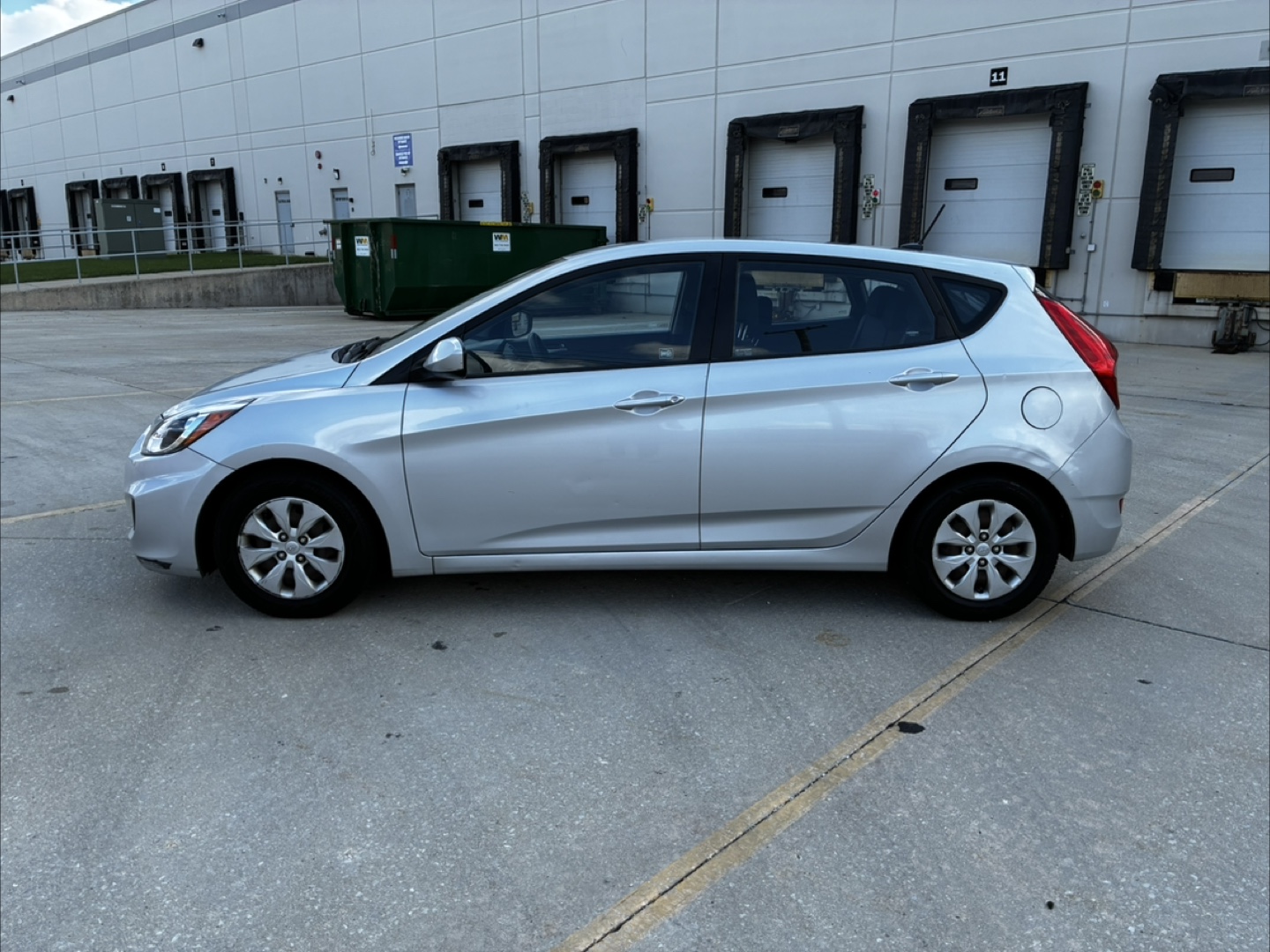 Hyundai Accent Hatchback - Silver 2015 - photo 4