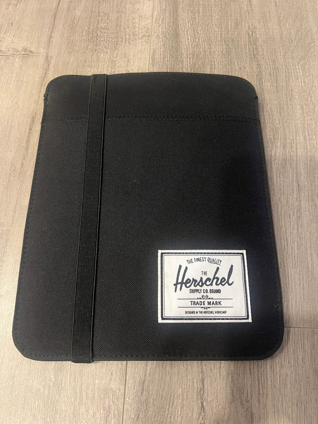 Herschel Black Tablet Sleeve / IPad protector 🇨🇦 thumbnail