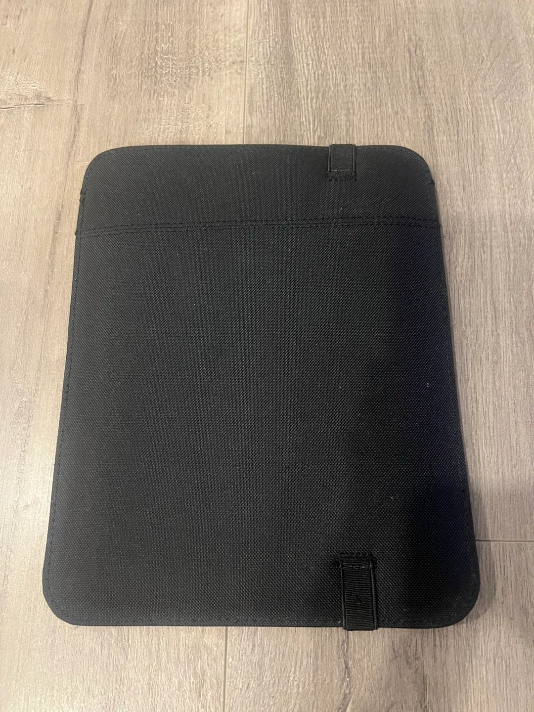 Herschel Black Tablet Sleeve / IPad protector 🇨🇦 image indicator(2)