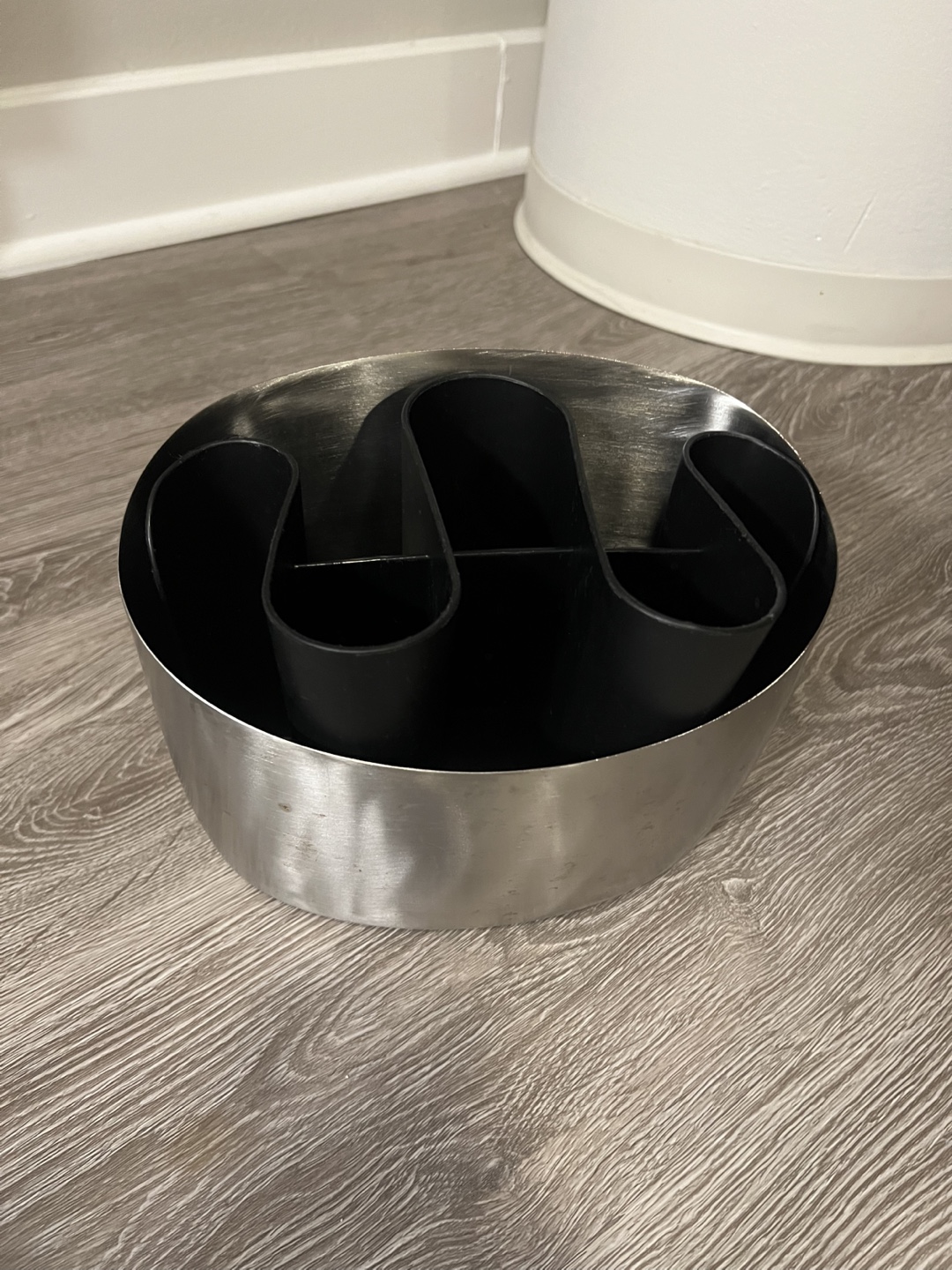 #freecycle Silver Metal Kitchen Utensil Organizer