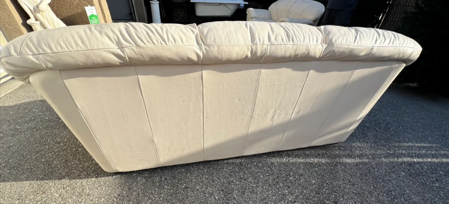 Cream Leather Sofa & Loveseat Set image indicator(4)