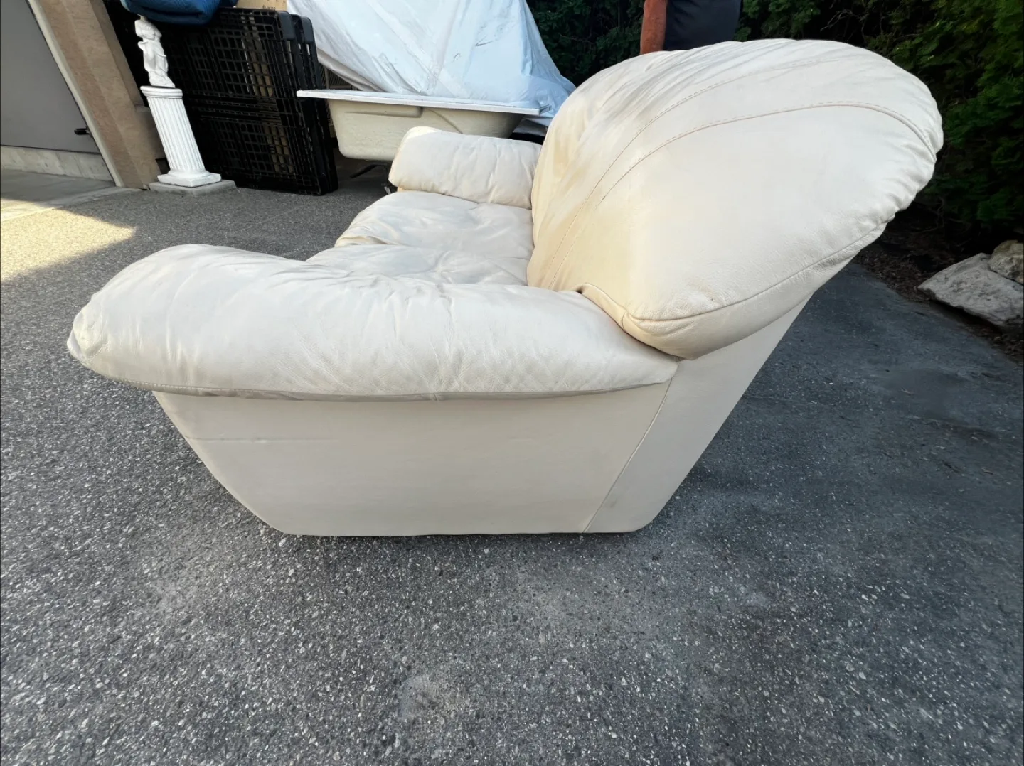 Cream Leather Sofa & Loveseat Set image indicator(9)