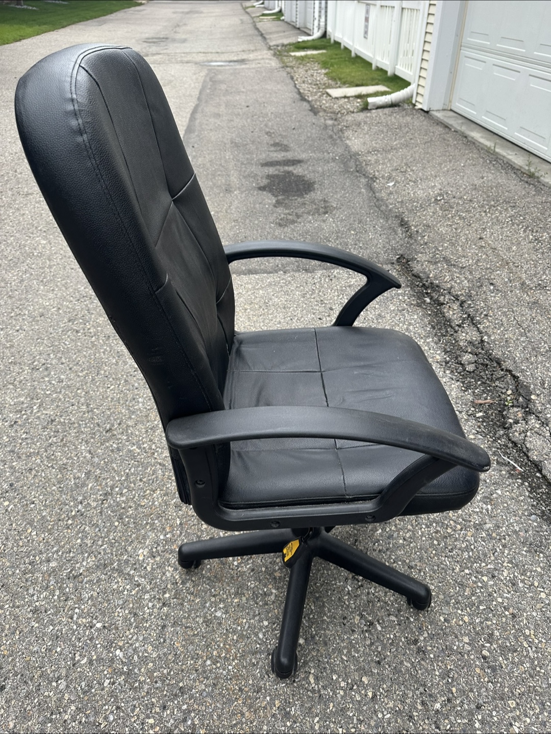 Black Office Chair - photo 4
