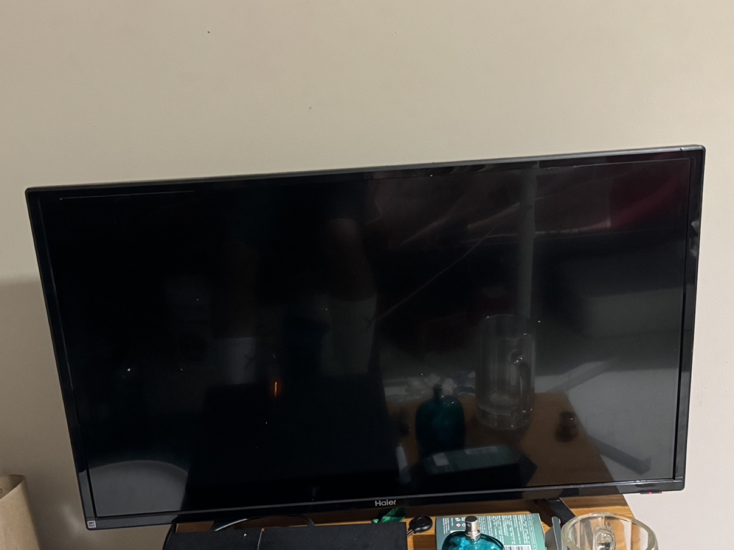 Haier Flat Screen 32E2000C TV