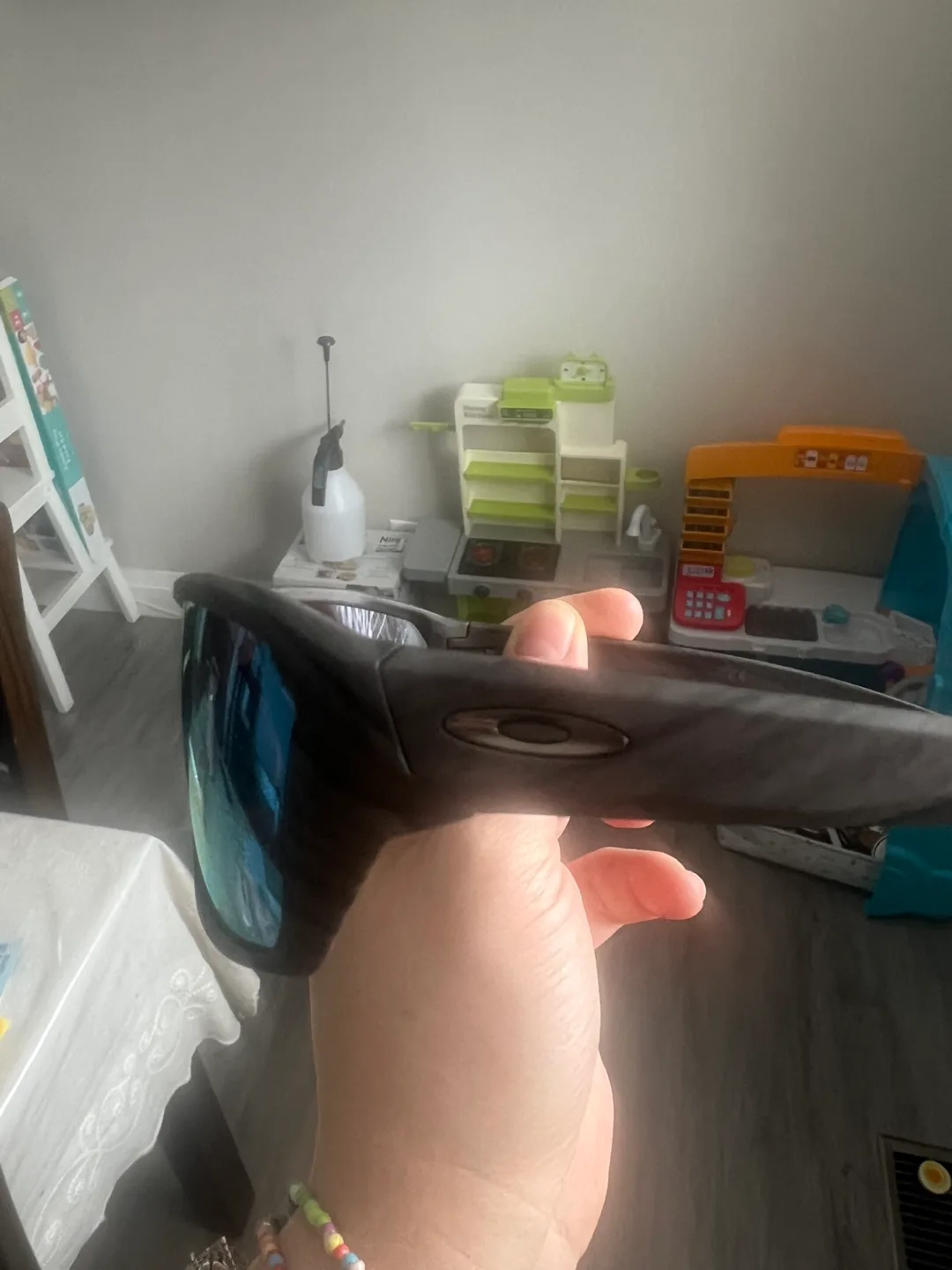 Oakley Valve Sunglasses - Matte Grey Smoke Frame image indicator(10)