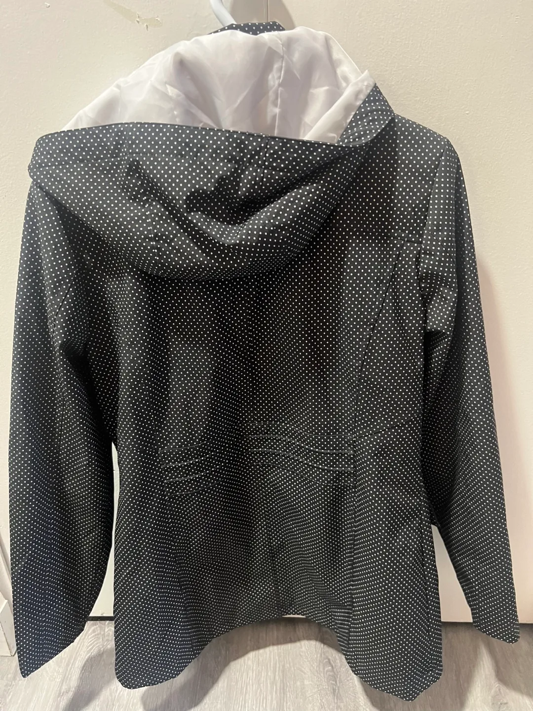 Chillax Rain Jacket - Black & White image indicator(4)