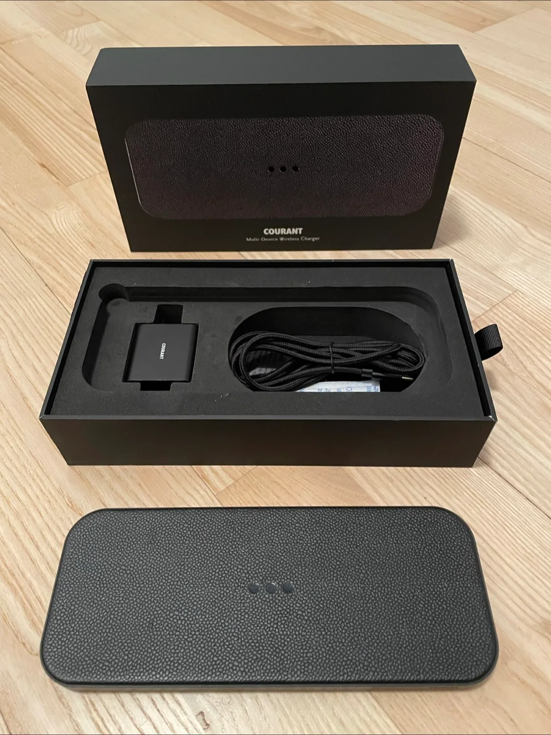 Courant Multi-Device Wireless Charger - Like New! image indicator(5)