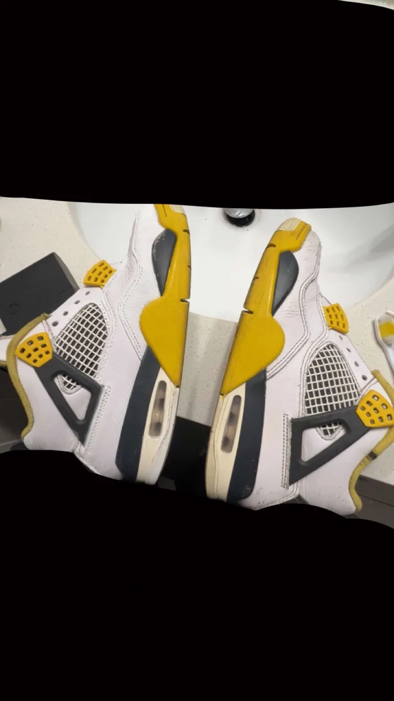Air Jordan 4 Retro Tour Yellow thumbnail