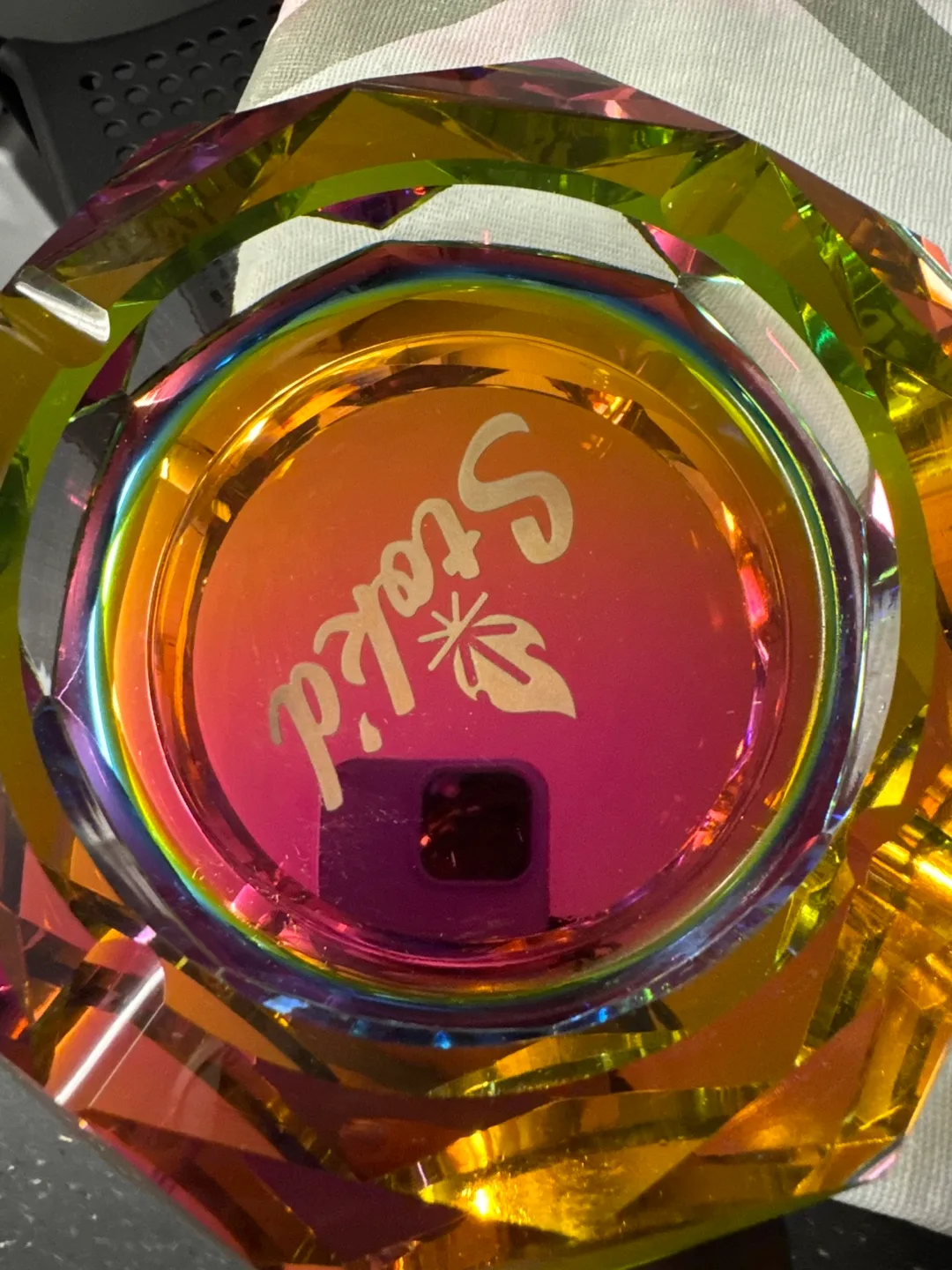 Stok'd Iridescent Ashtray image indicator(3)