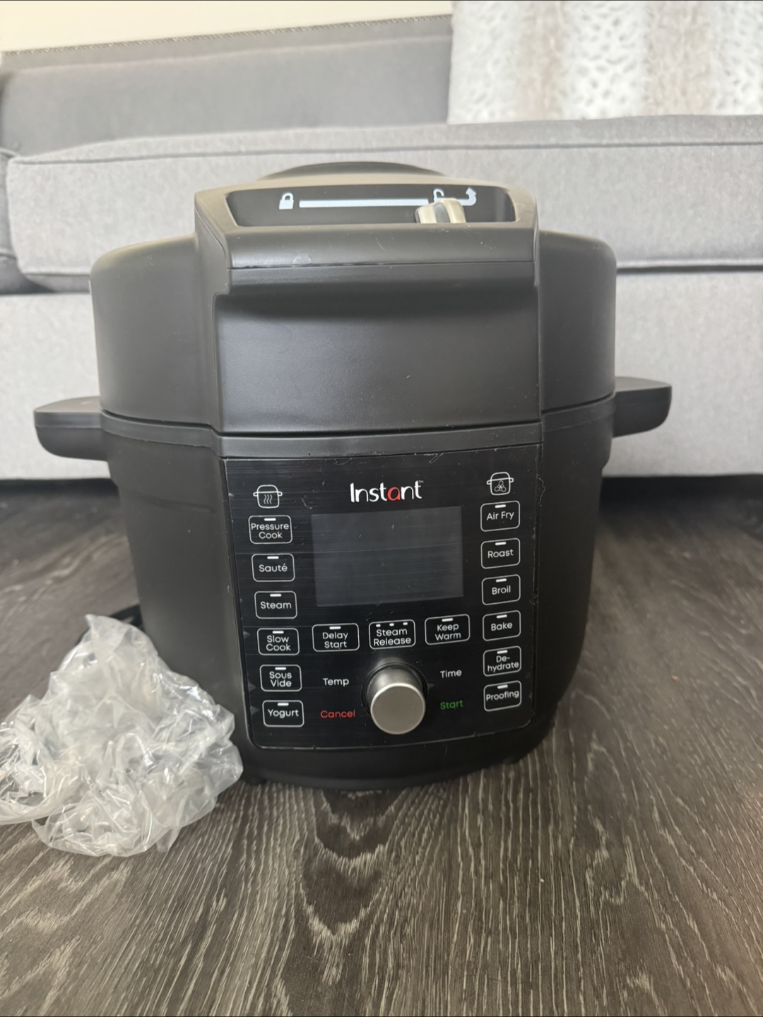 Instant Pot Pressure Cooker & Air Fryer