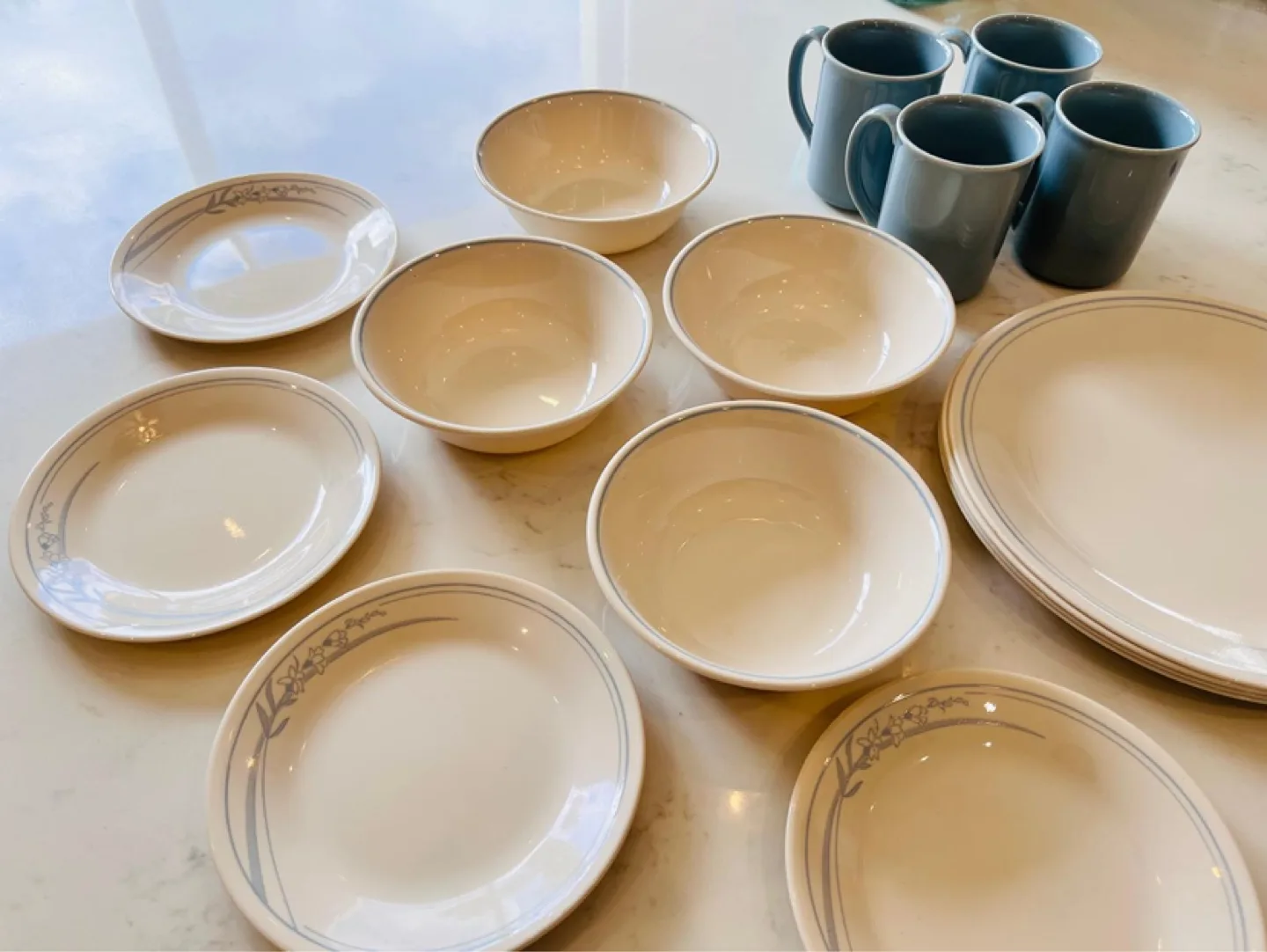 Corelle Blue Lily 16-Piece Dinnerware Set image indicator(2)