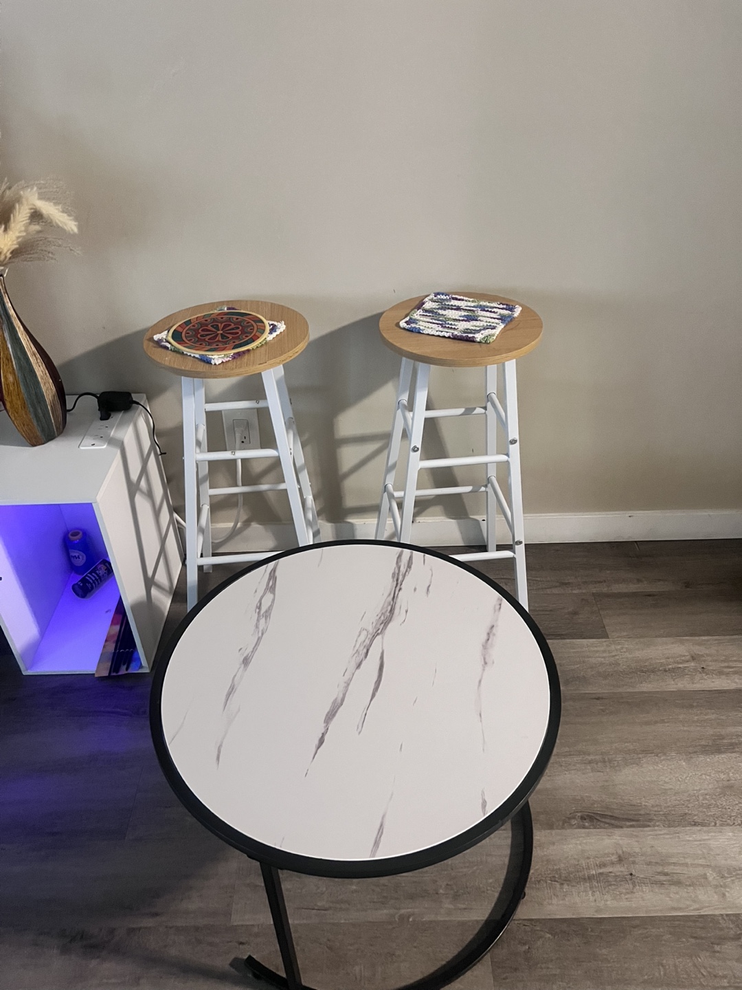 Various Furniture Pieces - photo 2
