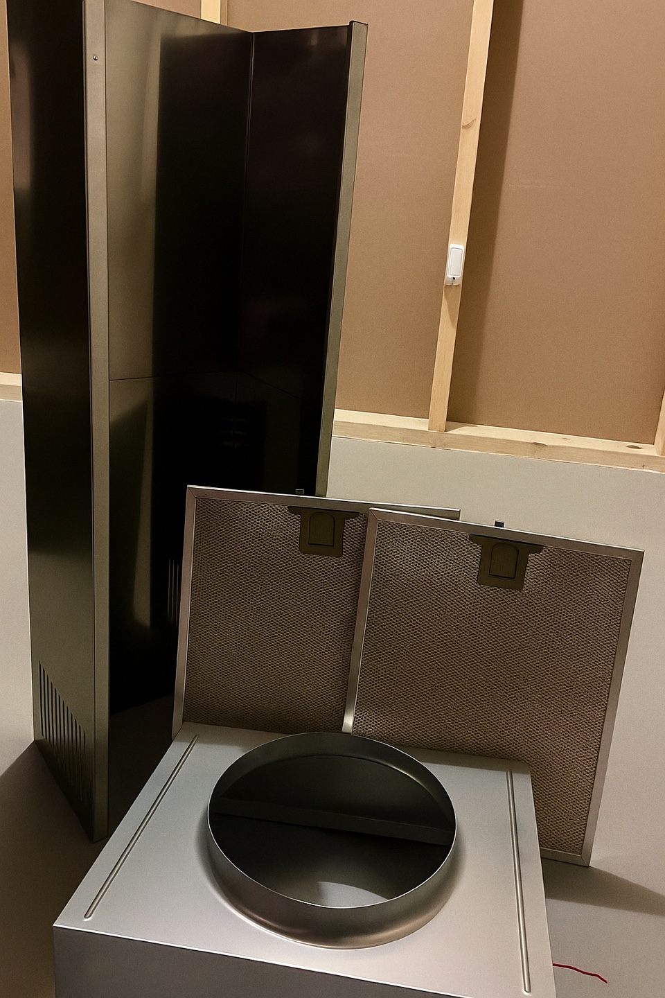 Brisas BVE 30” Wall-Mount Range Hood – 600 CFM - photo 2