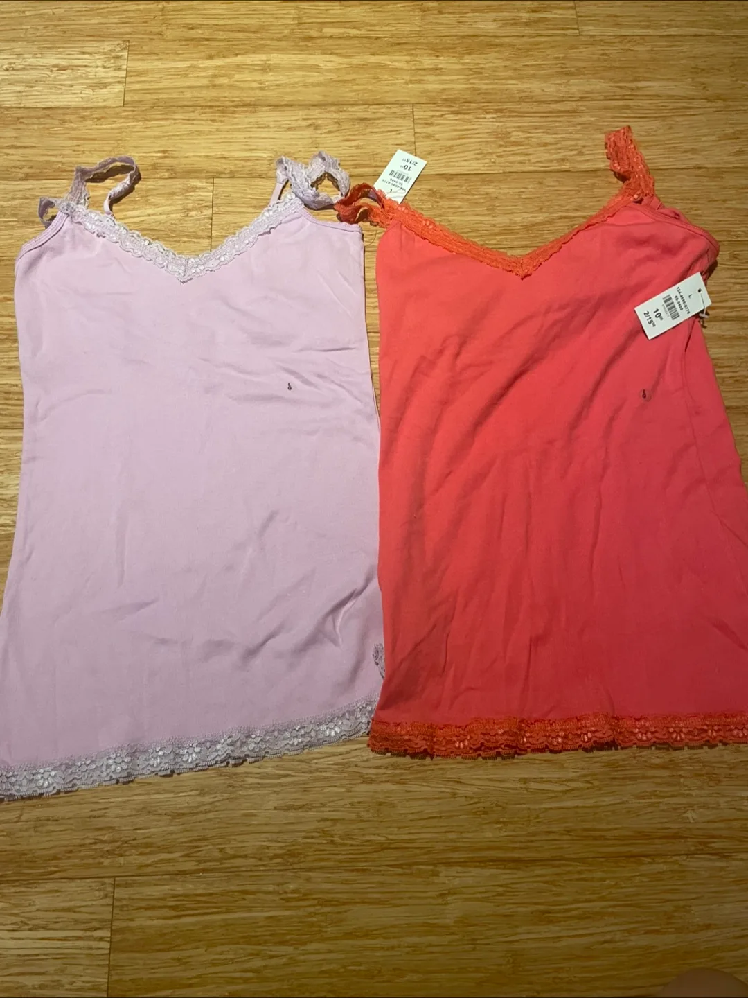 2 tank tops, size L image indicator(3)