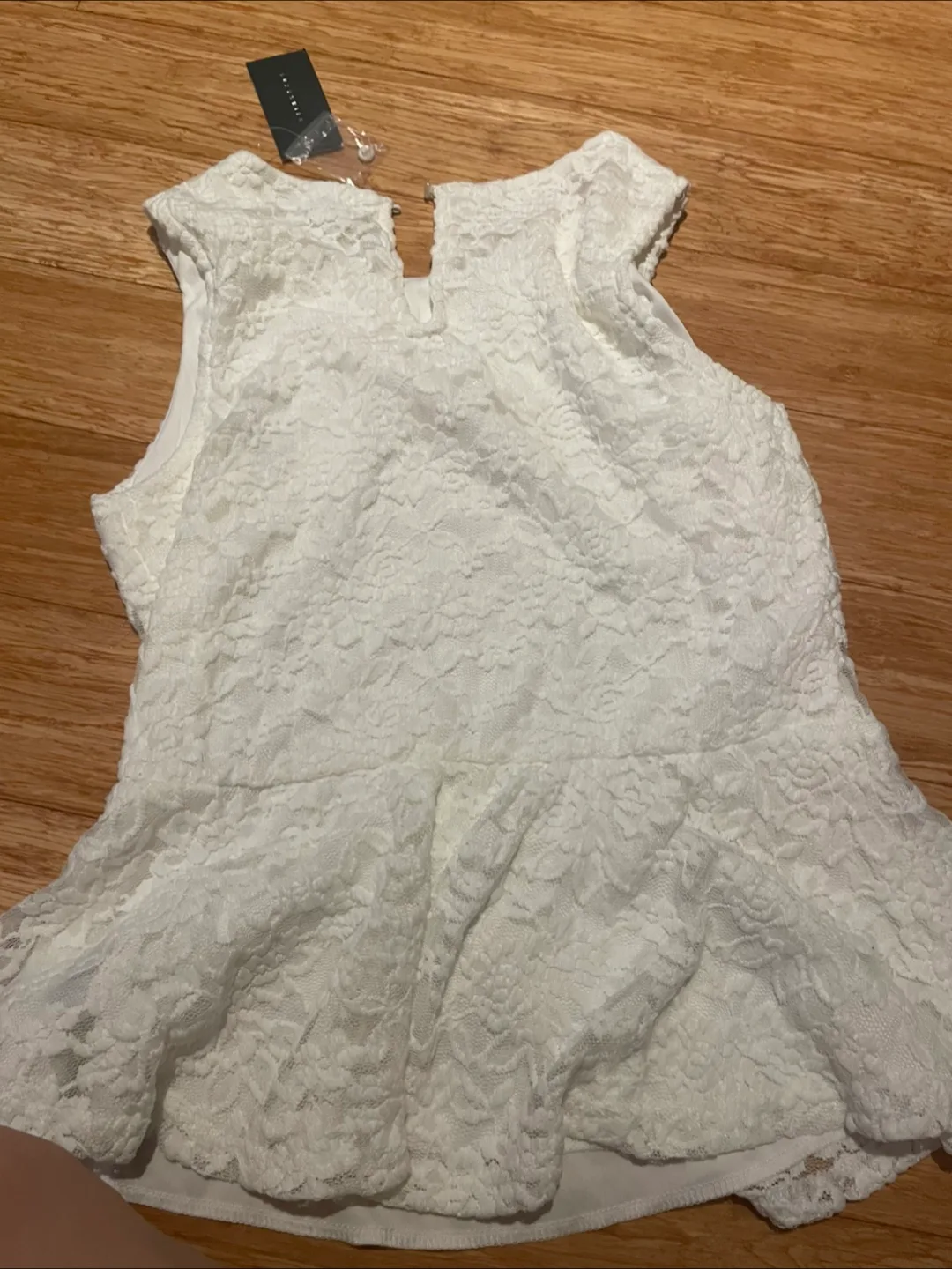 New Suzi Shier White Lace Top - Size M image indicator(2)