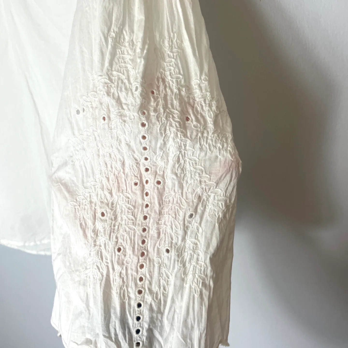 Banana Republic White Embroidered Long Flounce Sleeve Size S image indicator(4)