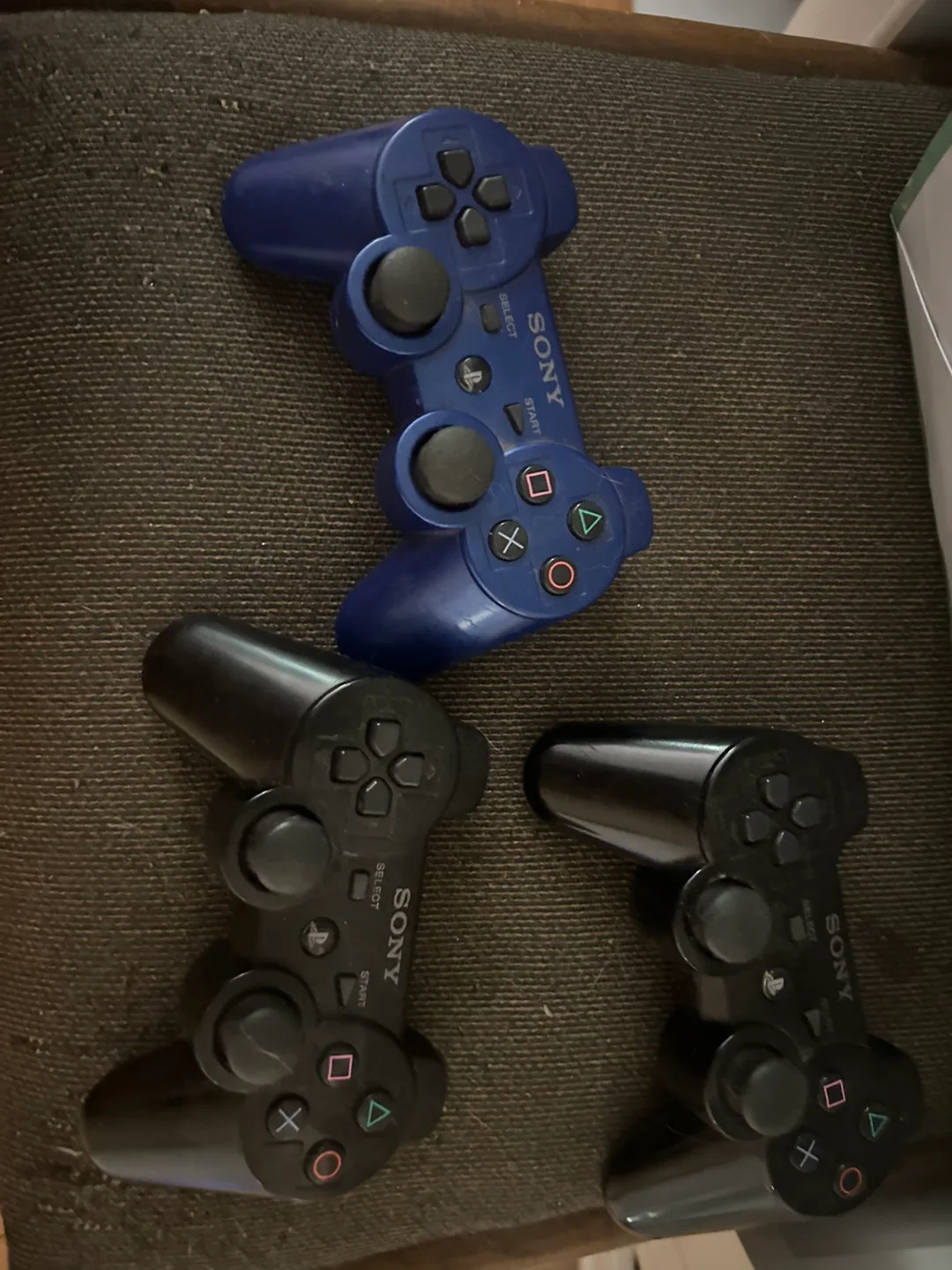 Broken ps3 controllers thumbnail