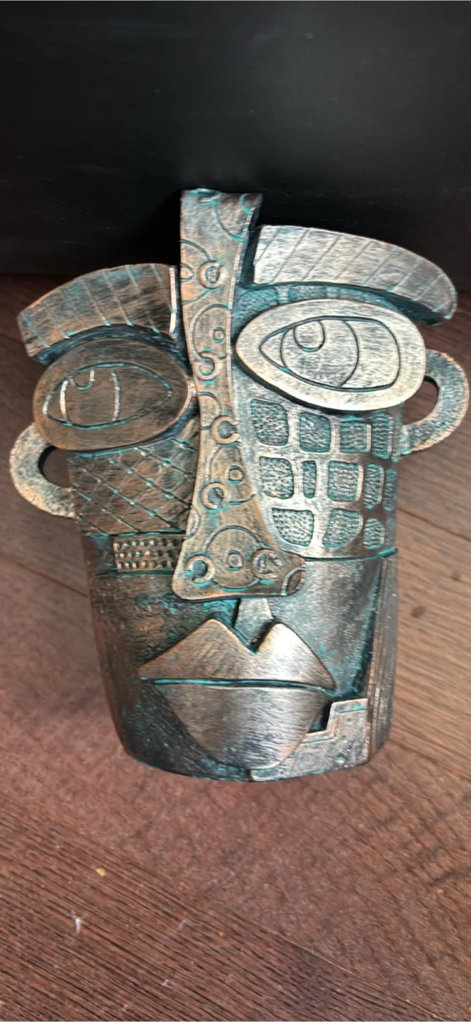 Decorative Face Vase thumbnail
