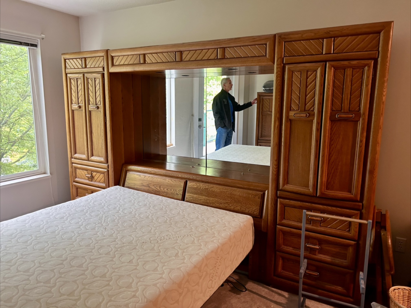 Oak Bedroom Set - Dresser, Armoire, Headboard - photo 4