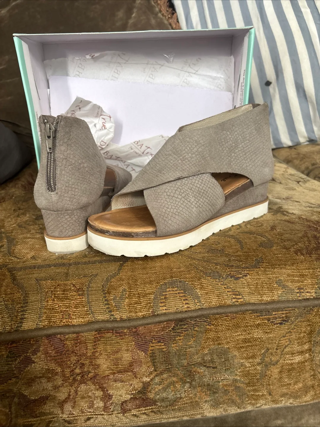 Dyp Platform Wedge Sandals Size 8 thumbnail