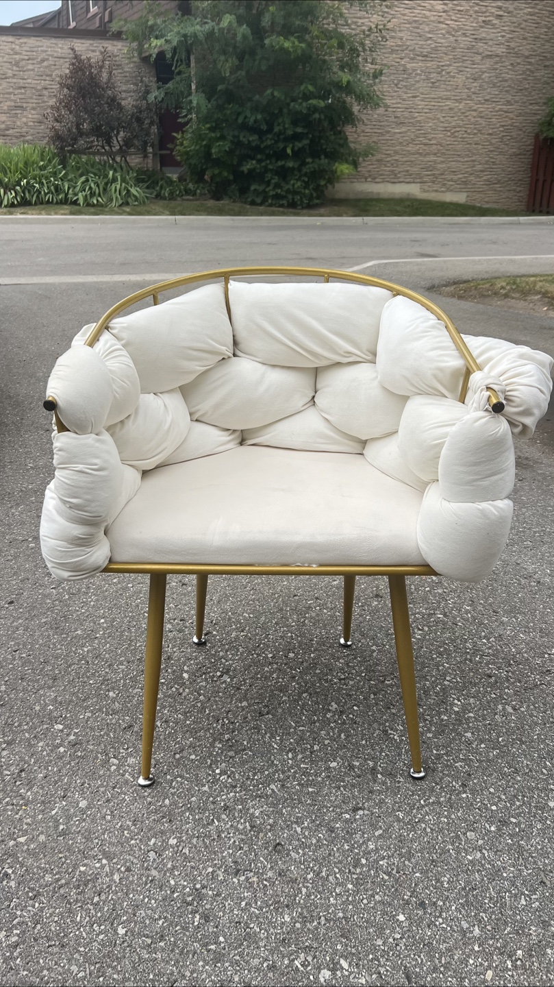 Stylish White Velvet Accent Chair - photo 3