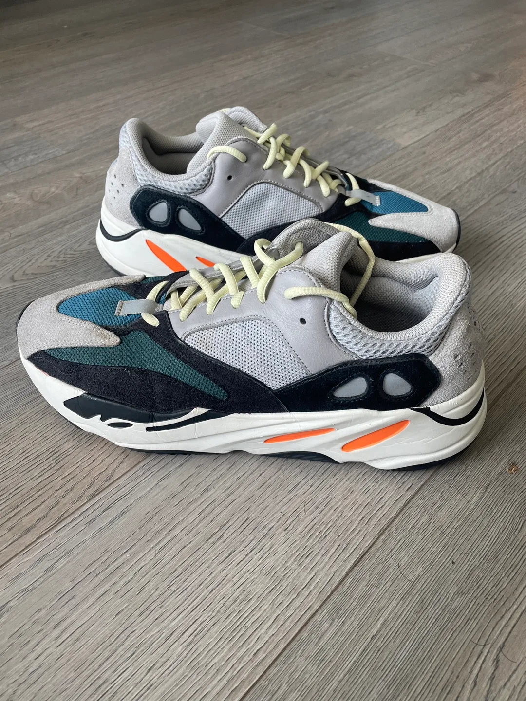 AUTHENTIC Adidas Yeezy Boost 700 Wave Runner size 12 image indicator(3)