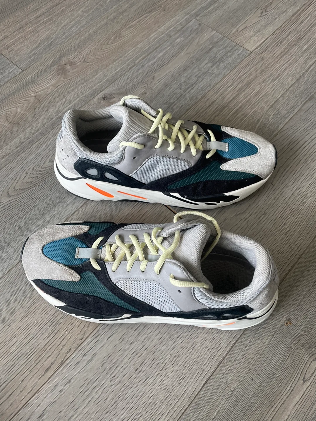 AUTHENTIC Adidas Yeezy Boost 700 Wave Runner size 12 image indicator(2)