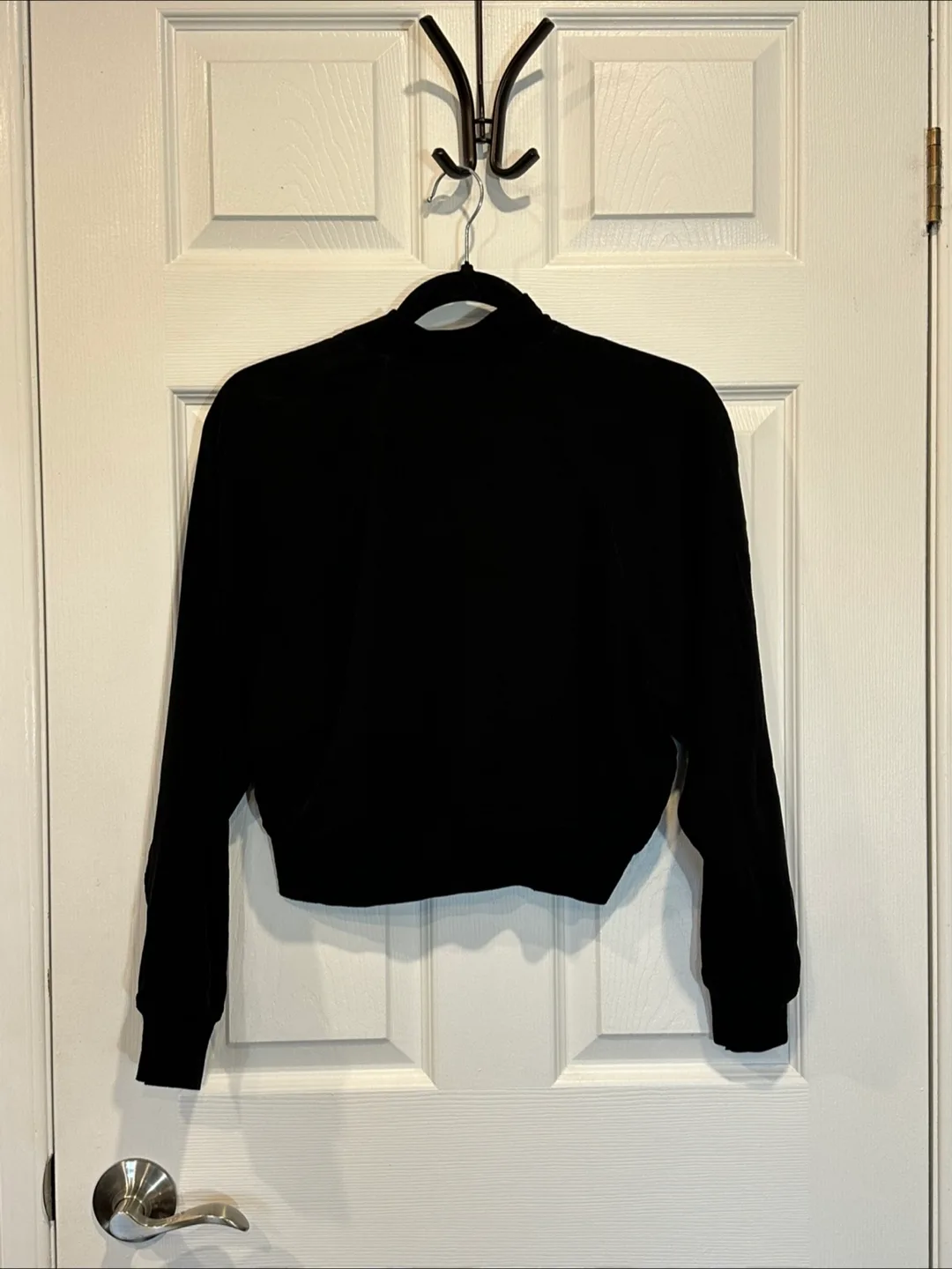 Aritzia Babaton Black Bomber Jacket Size XS image indicator(6)